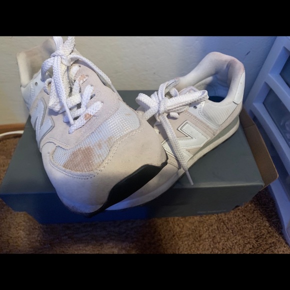 New Balance - Picture 2 of 3